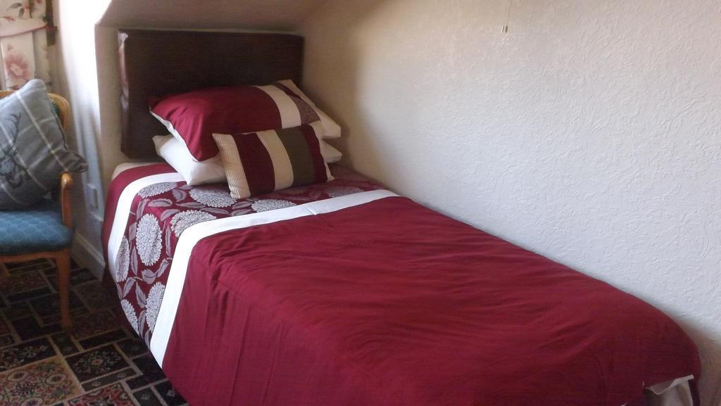 Almond Villa Guest House Perth Room photo